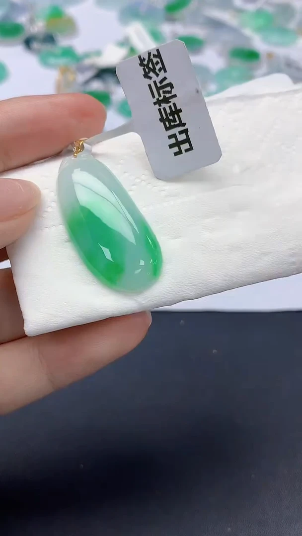 翡翠18K金镶嵌颈饰天然缅甸a货翡翠