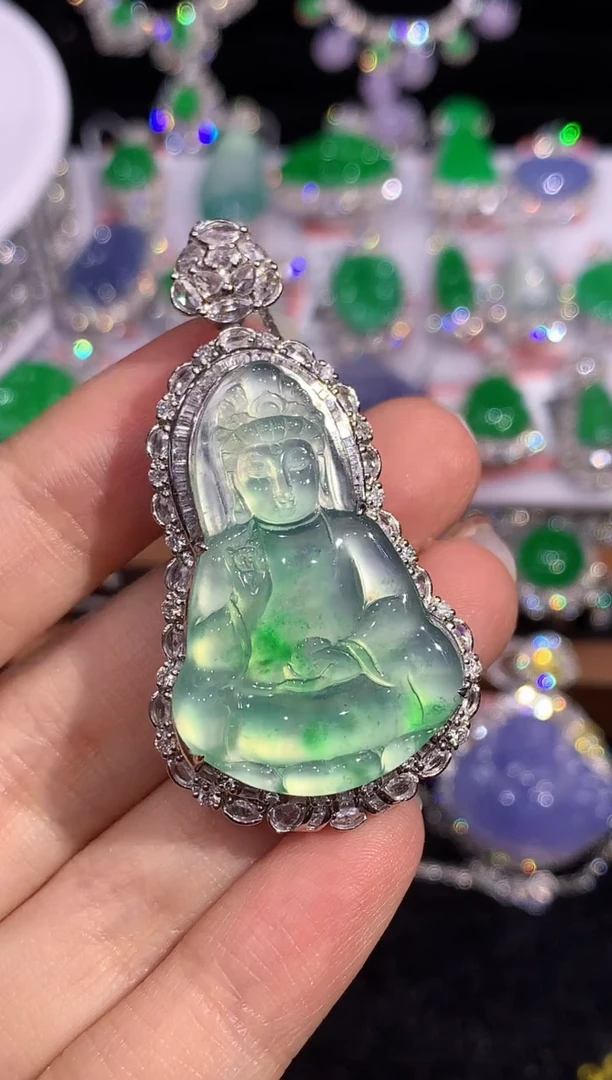 吊坠(不含链)18K金镶嵌翡翠天****难多样性发其一