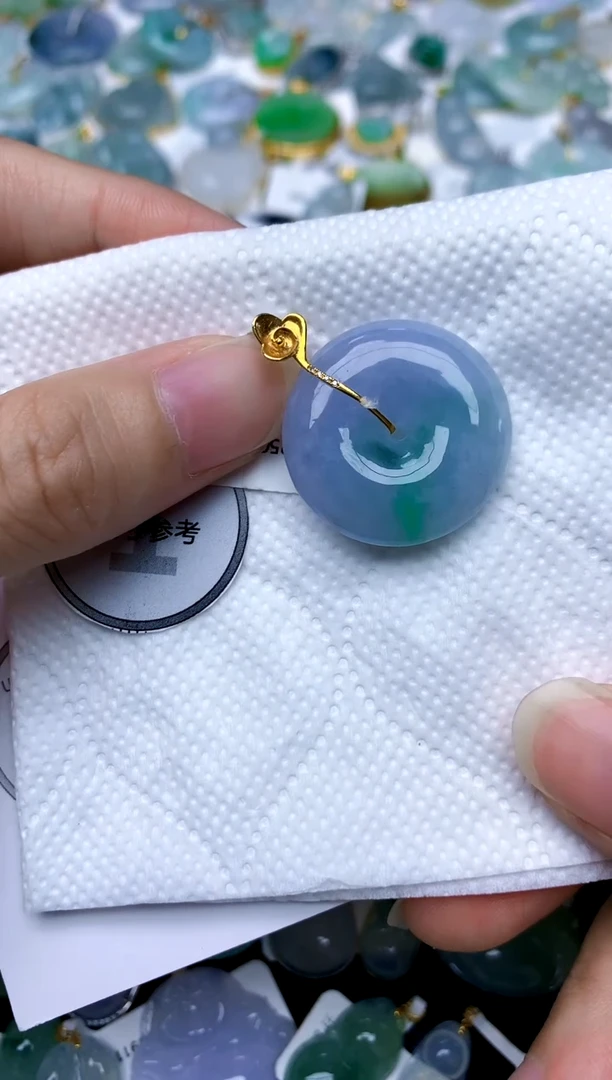 颈饰18K金镶嵌翡翠天然A货翡翠