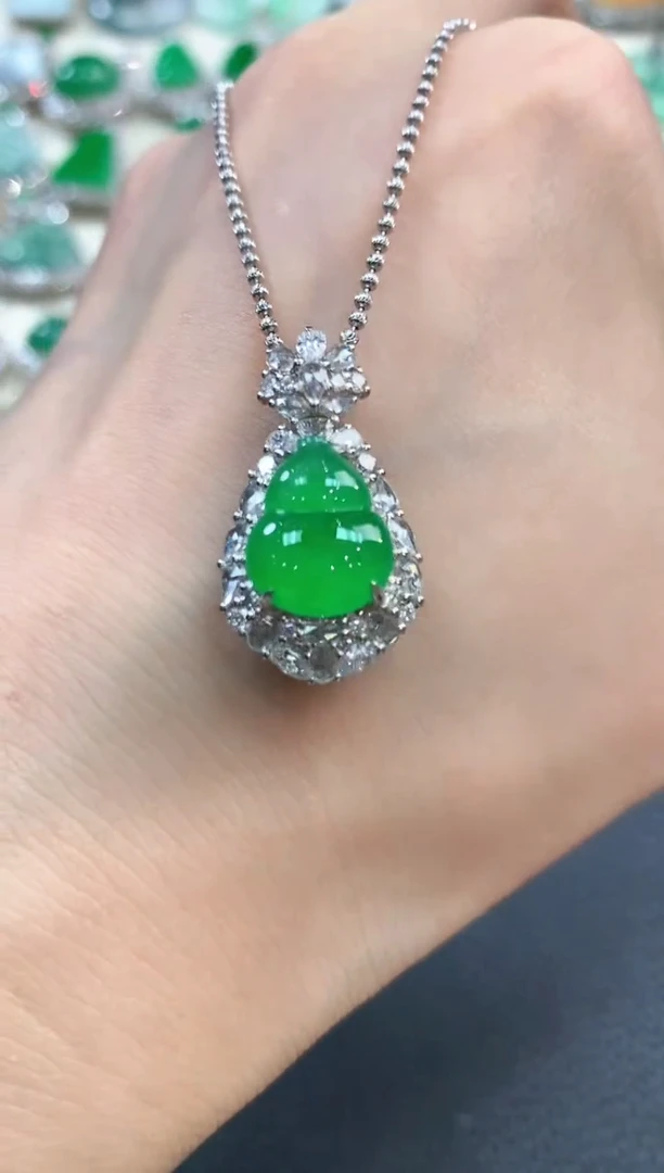 【闪购商品】翡翠吊坠(不含链)18K金镶嵌m71