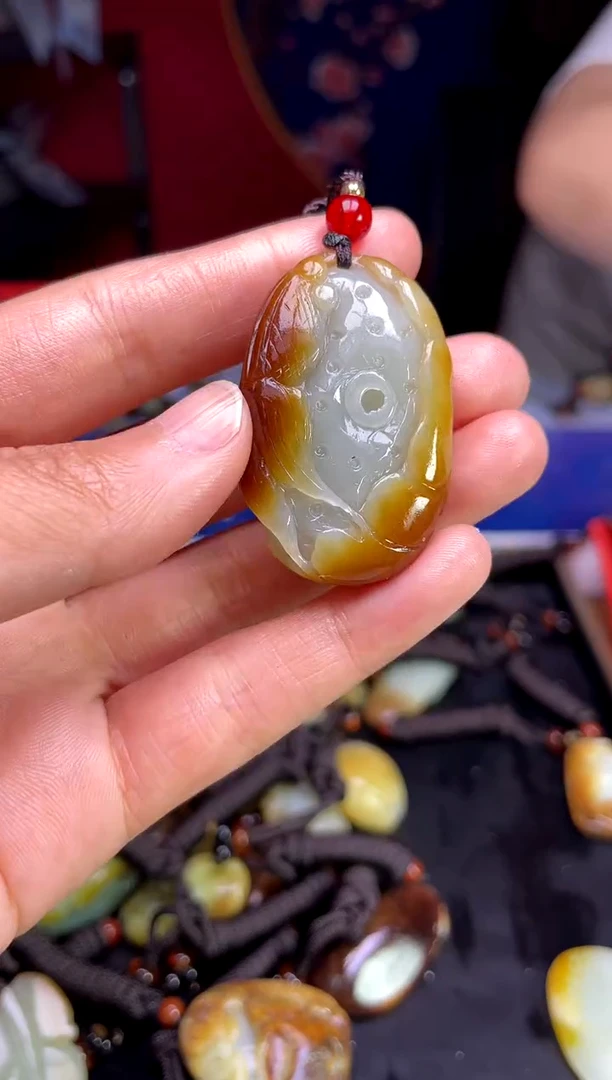 和田玉未镶嵌颈饰1