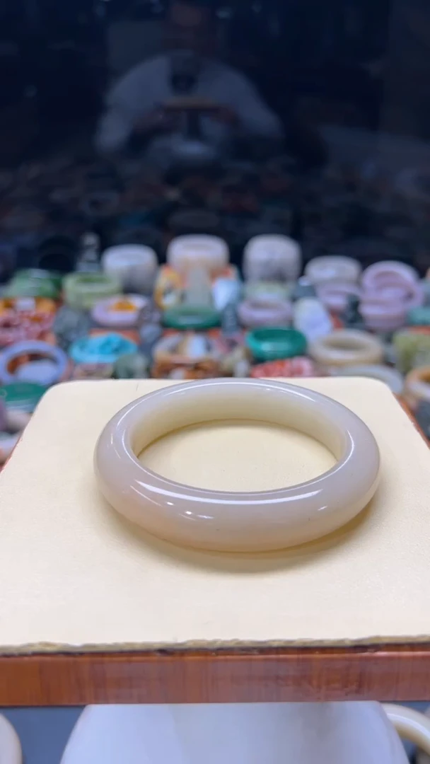 【闪购商品】石英质玉手镯未镶嵌148