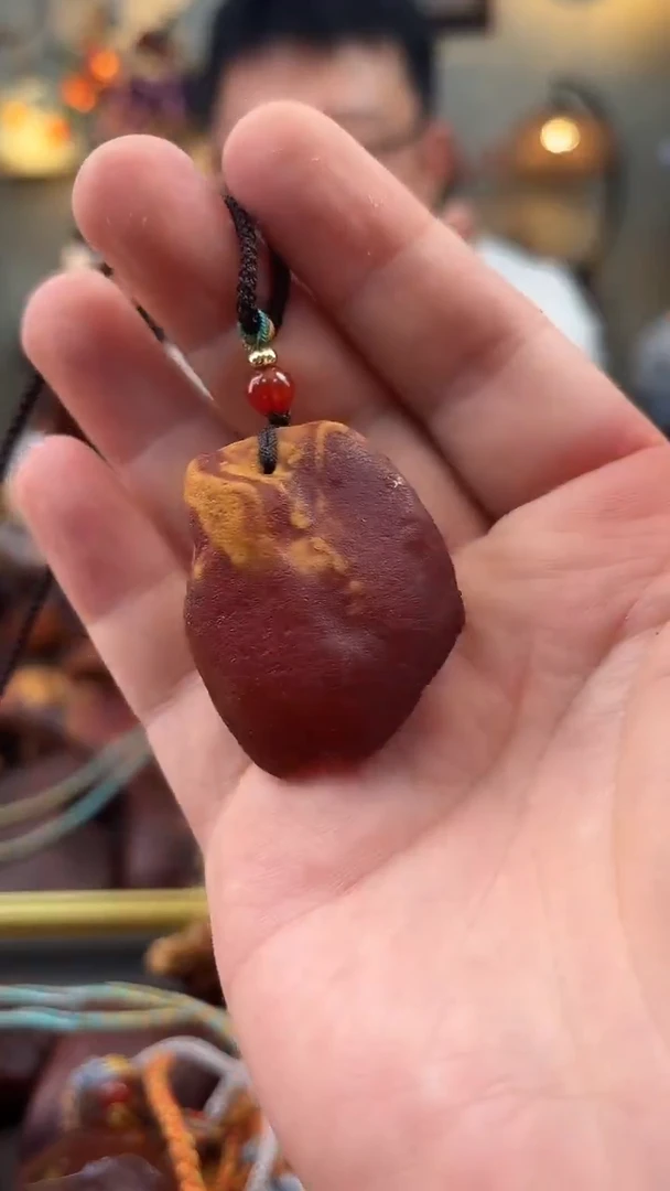 未镶嵌颈饰琥珀吊坠