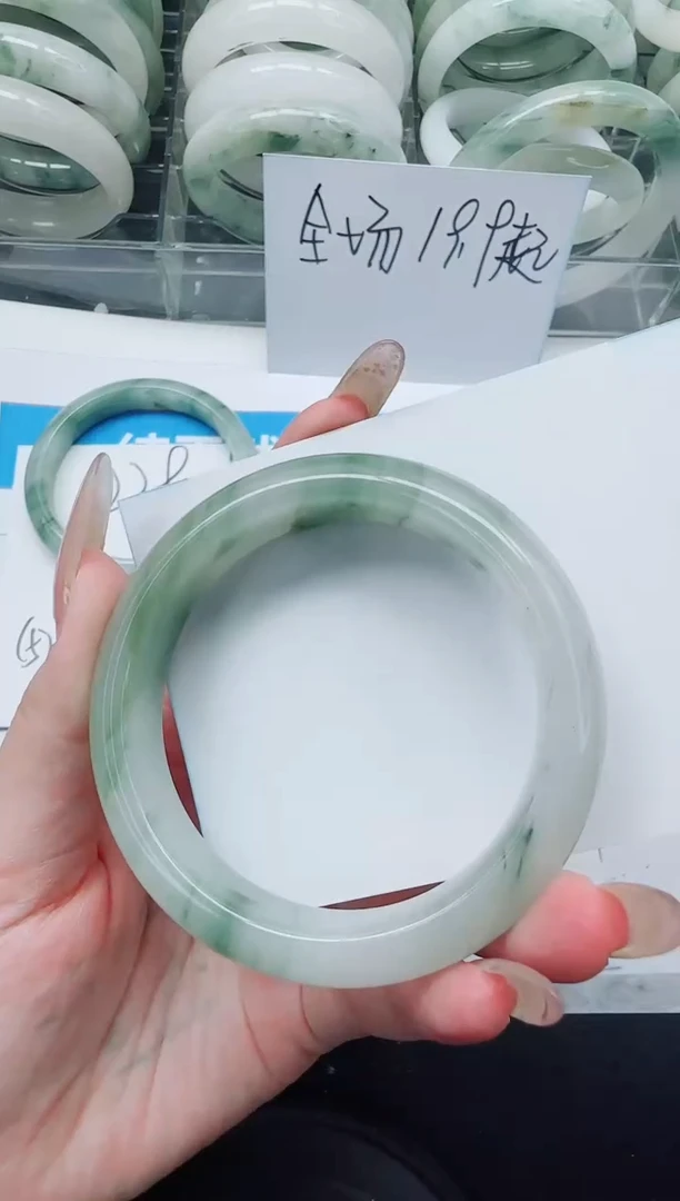 未镶嵌手镯石英质玉240/55