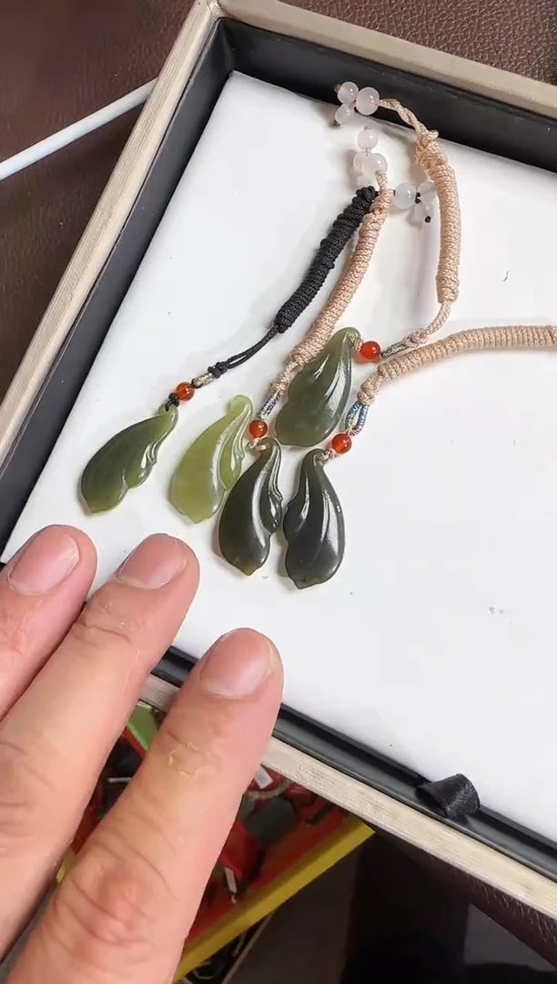 颈饰未镶嵌和田玉组合玉兰花