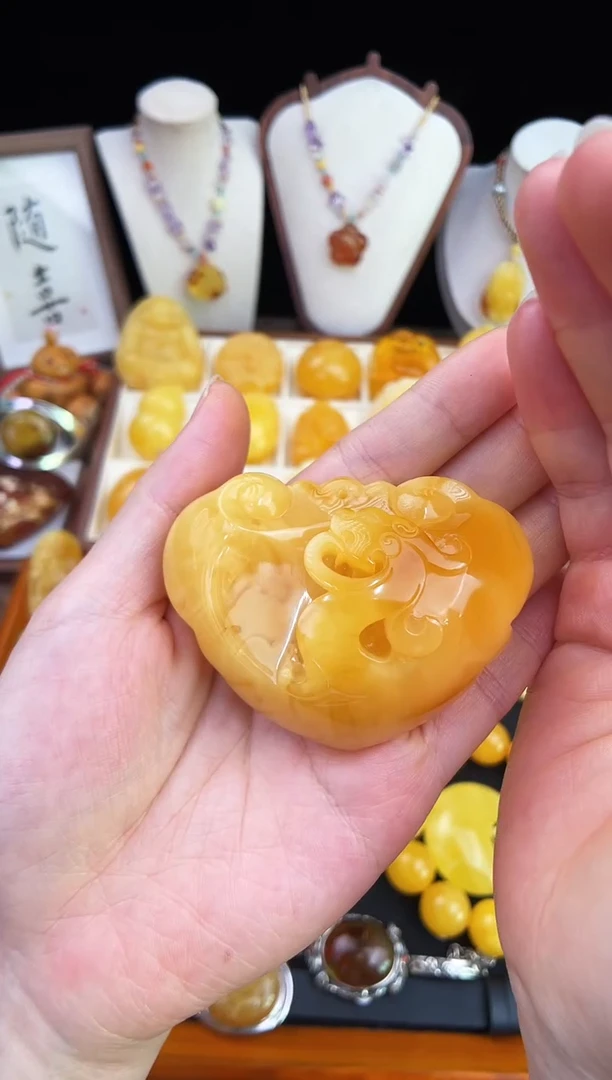 琥珀未镶嵌珠宝奇石R****r柒月