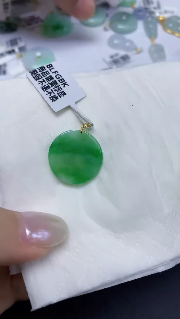 翡翠18K金镶嵌颈饰天然缅甸翡翠A货