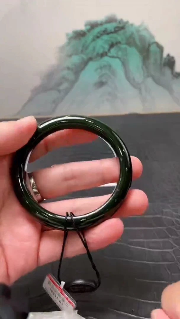 未镶嵌手镯和田玉（碧玉）一个