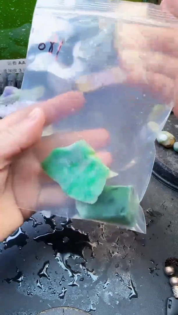 翡翠挂件未镶嵌天然翡翠081