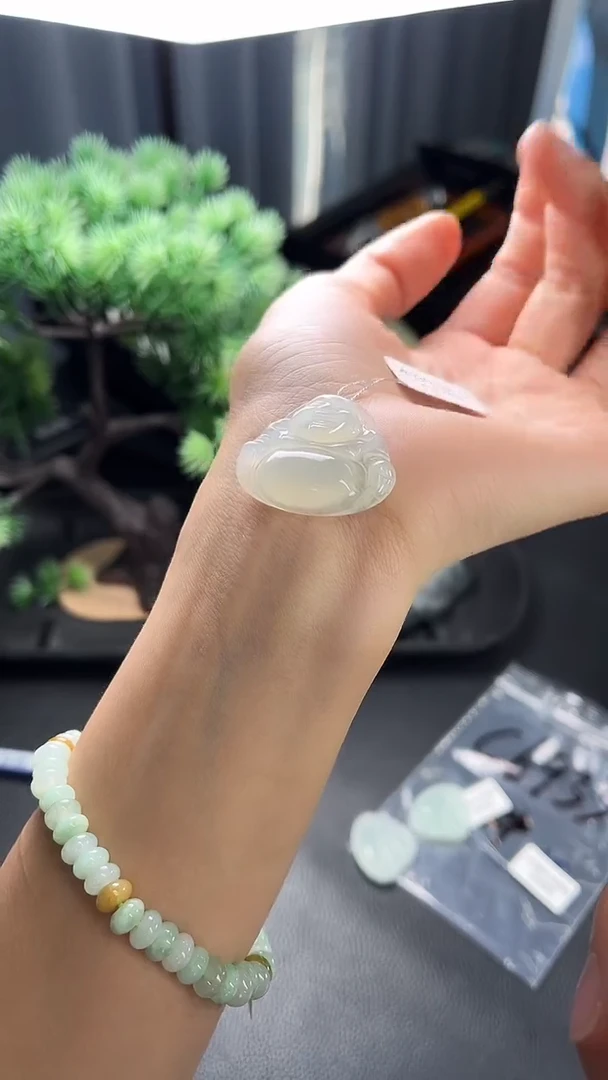 吊坠(不含链)18K金镶嵌翡翠佛公吊坠