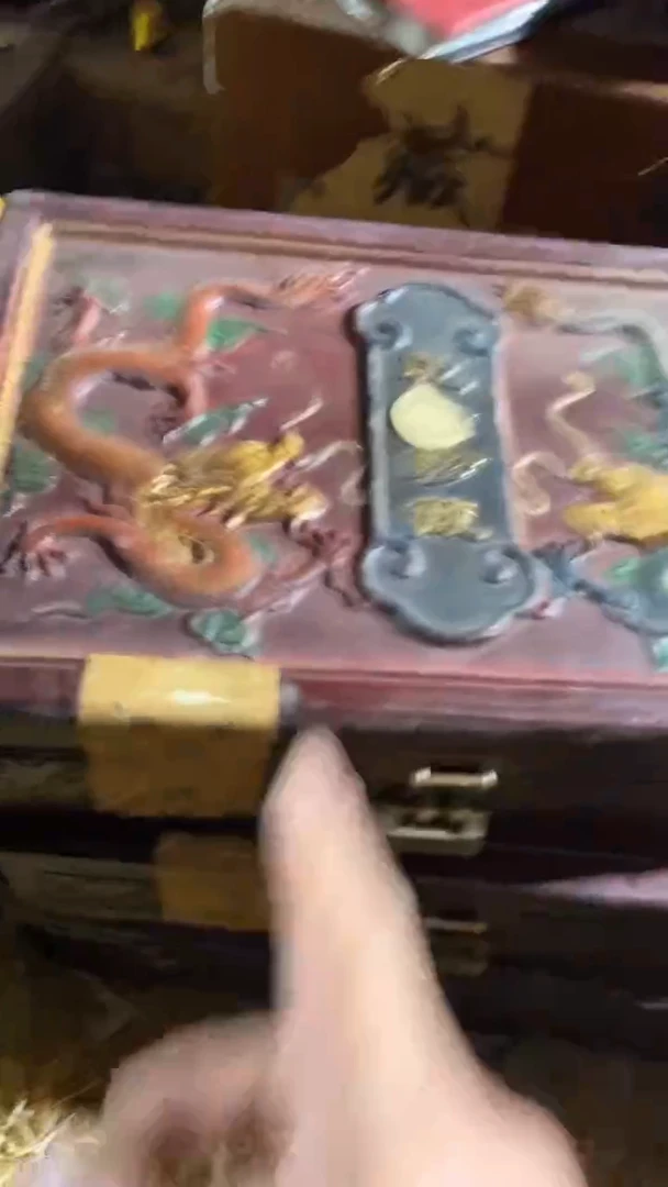 香榧木1个开封红色盘龙扁盒子