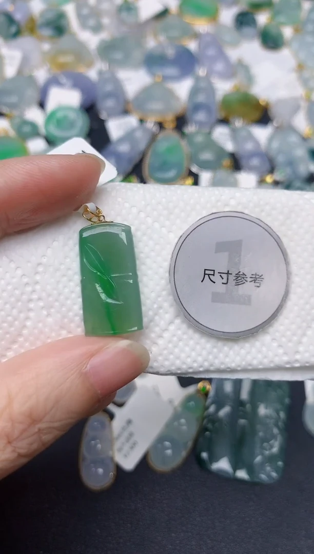 颈饰18K金镶嵌翡翠天然缅甸A货翡翠