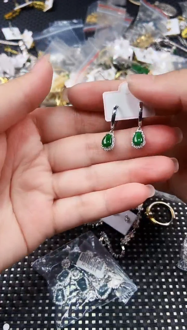 翡翠未镶嵌耳饰1111111111