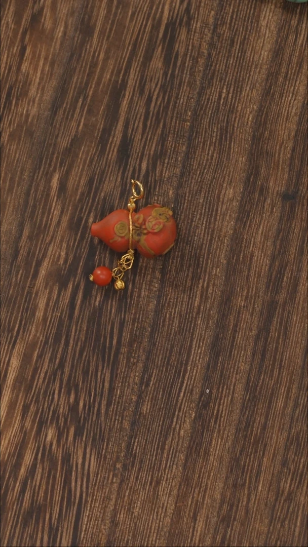 南红玛瑙挂饰18K金镶嵌1