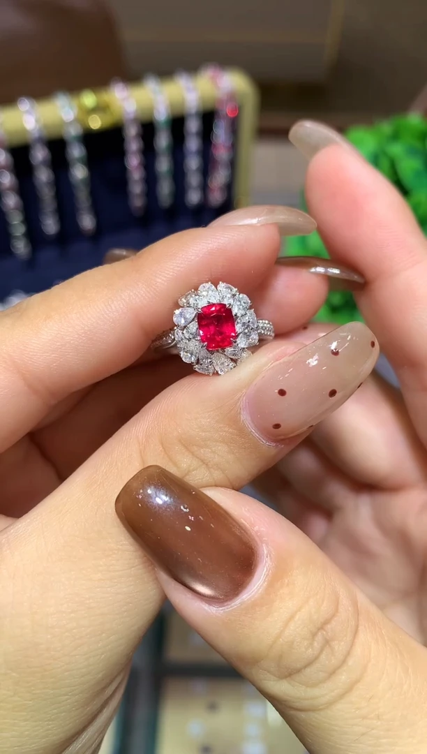 18K金镶嵌戒指红宝石1.14ct