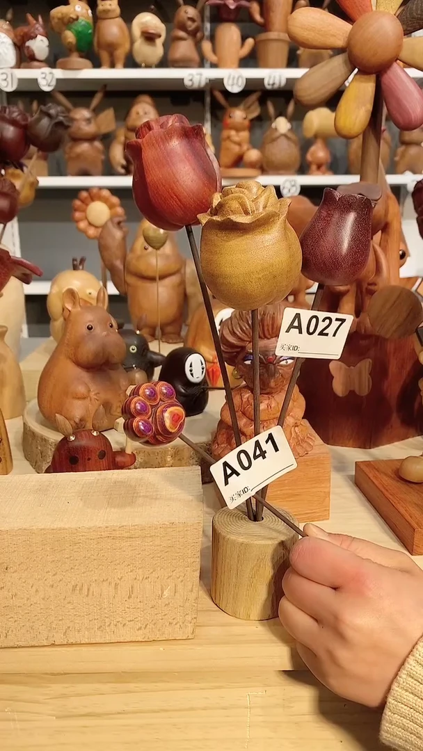 【闪购商品】木木雕摆件可爱卡通