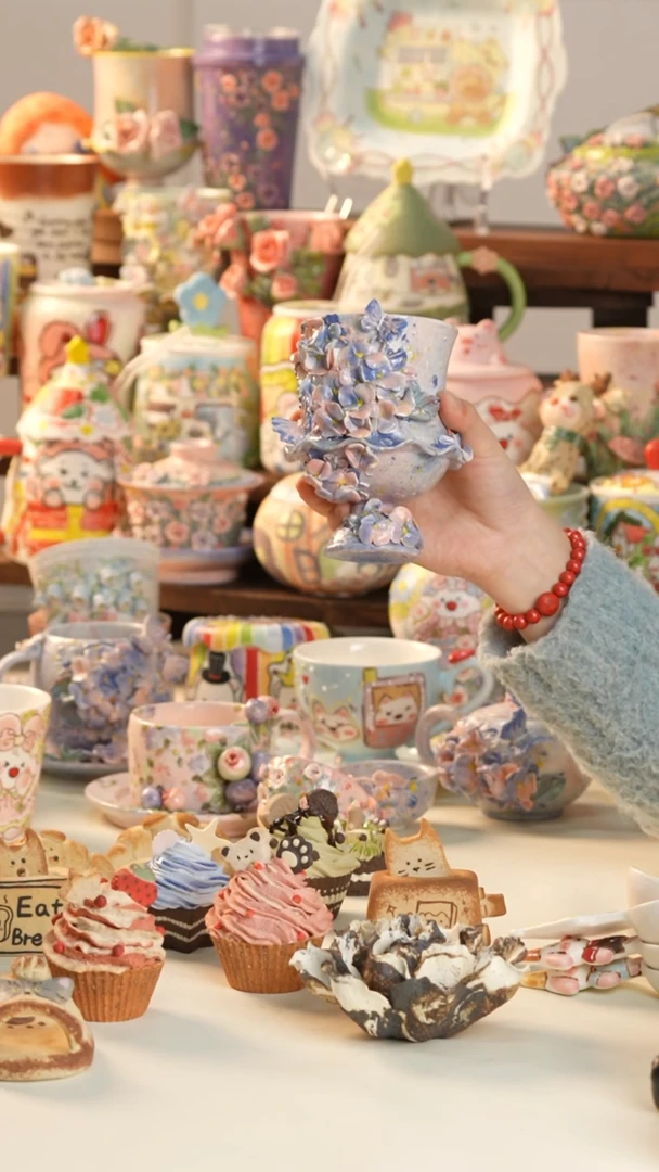 摆件陶景德镇釉下彩手绘设计师款陶瓷