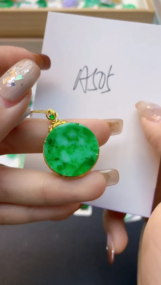 颈饰18K金镶嵌翡翠天然A货翡翠百元以上9元证书费自理