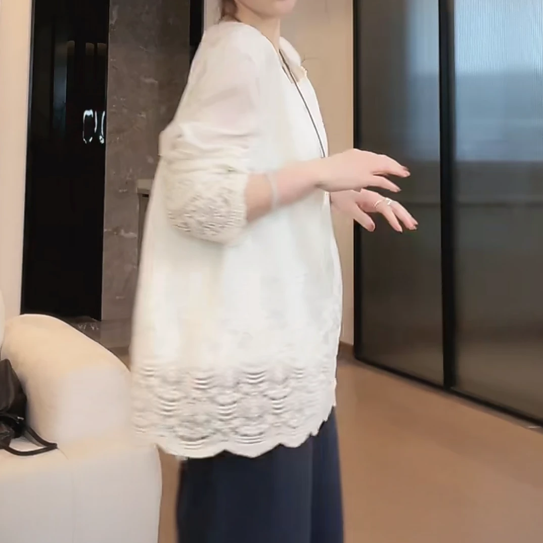 设计感珍珠领口桃花刺绣光泽感镂空上衣2025春款休闲圆领长袖T恤