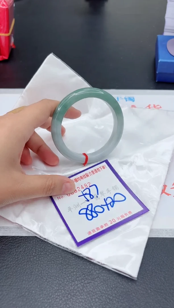 翡翠手镯未镶嵌1