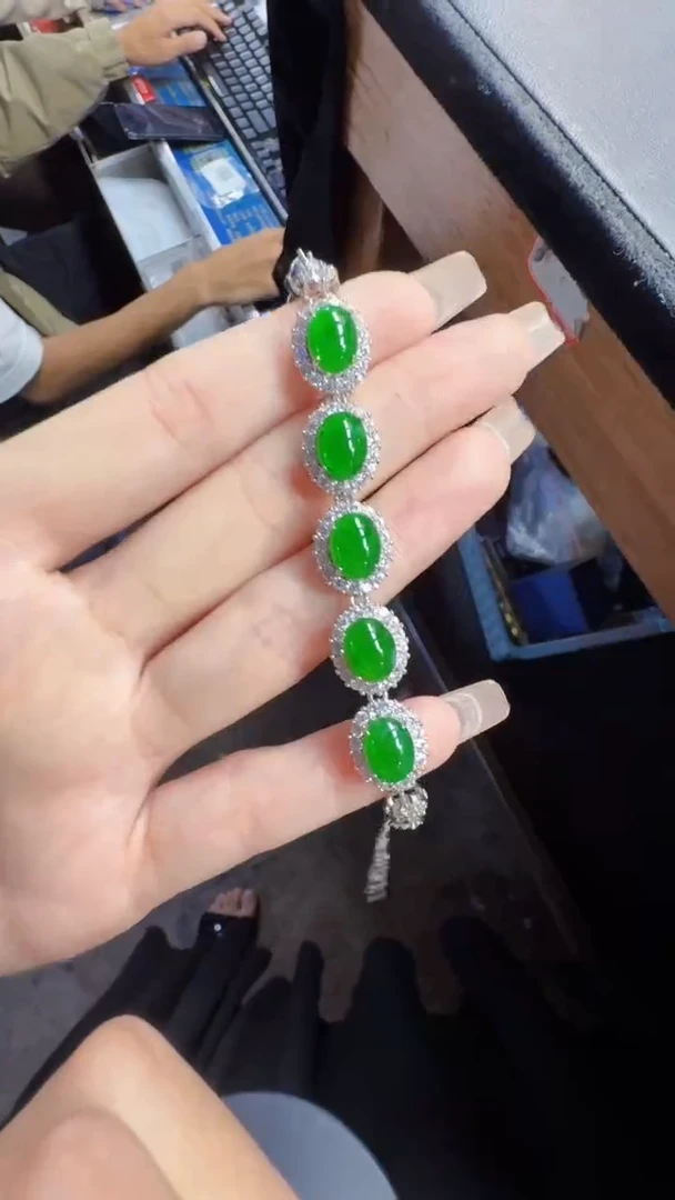 未镶嵌定制翡翠翡翠A货有轻微色差属于正常现象，手链多样性发货1