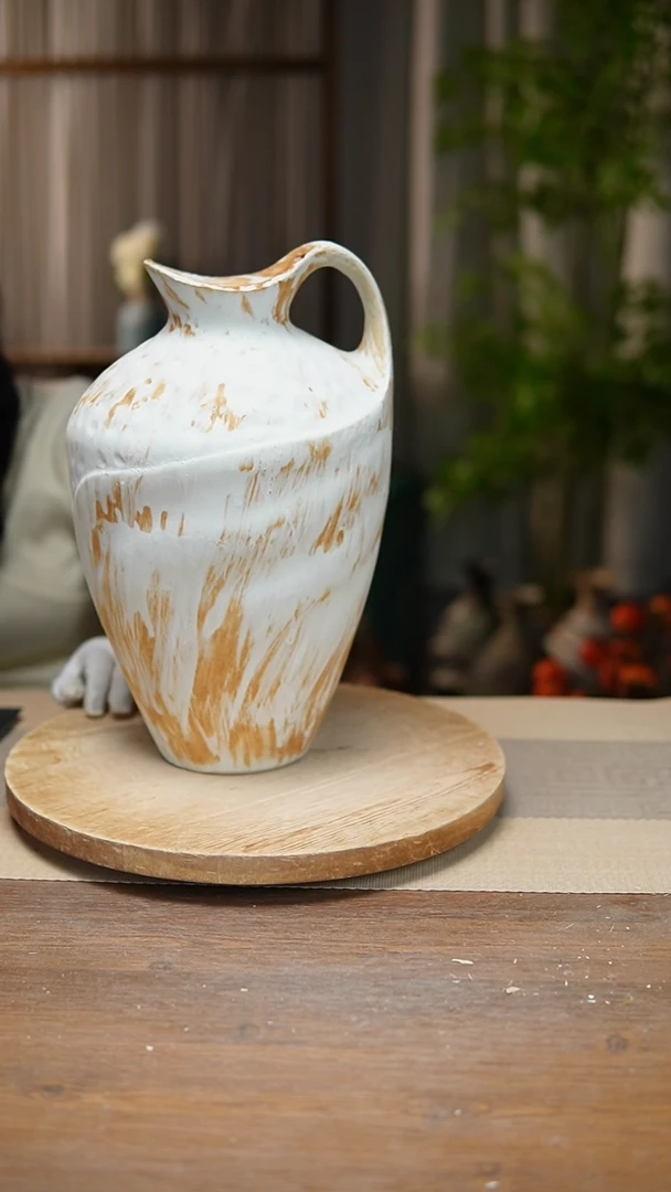 【闪购商品】陶瓷花器诧寂黄奶壶