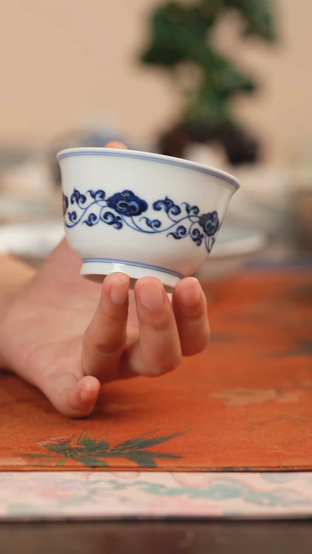 松风馆缠枝灵芝纹杯
