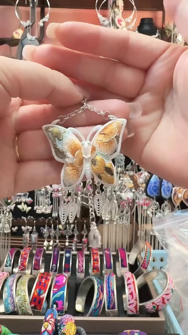 织绣 云织谣民族风精美饰品   2