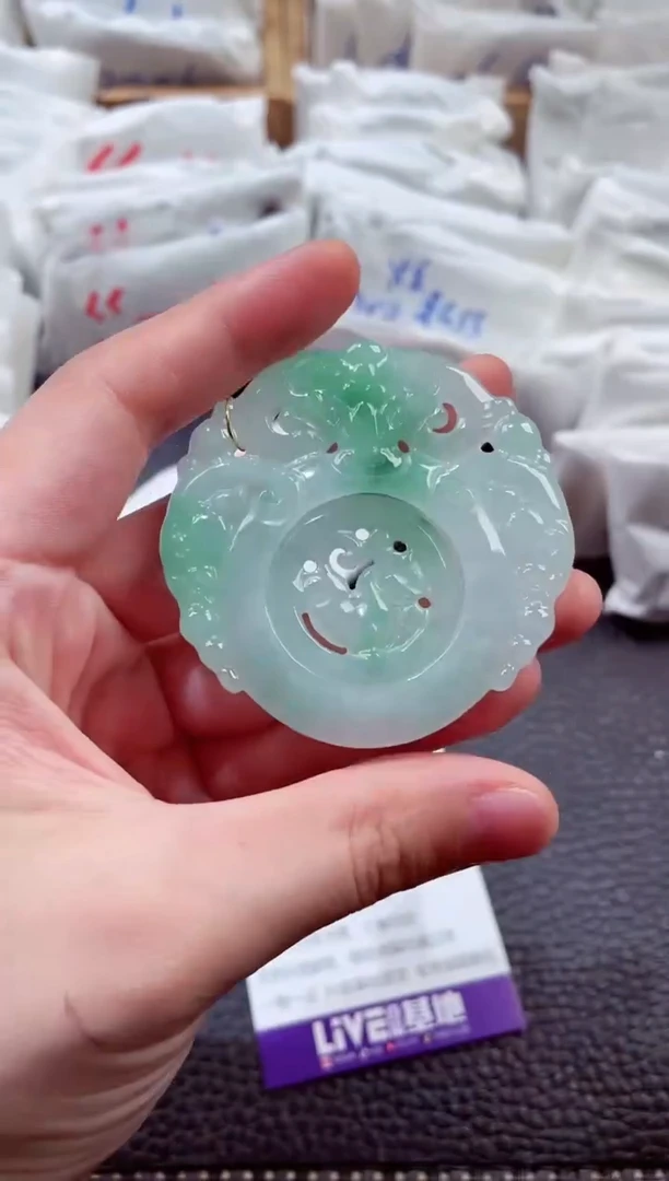 翡翠未镶嵌颈饰00002192