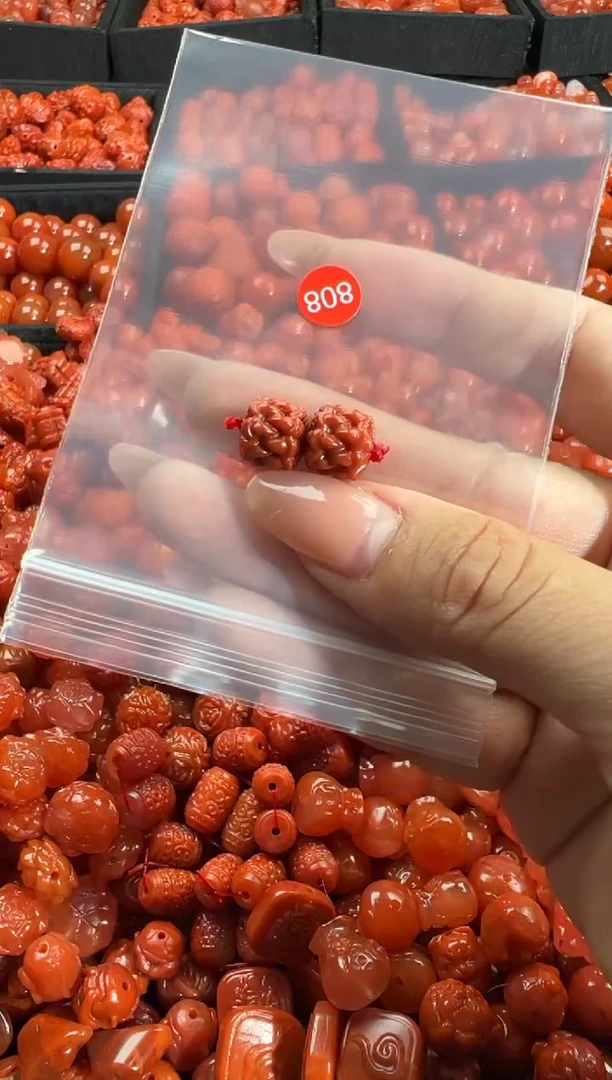 南红玛瑙未镶嵌颈饰1