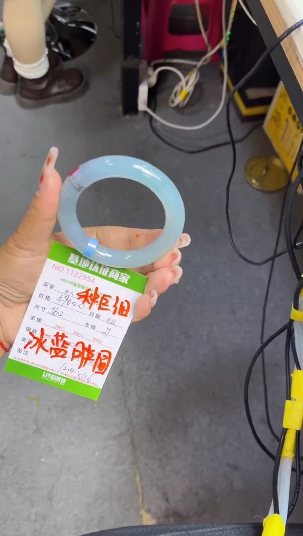 未镶嵌手镯（圆镯）翡翠多人