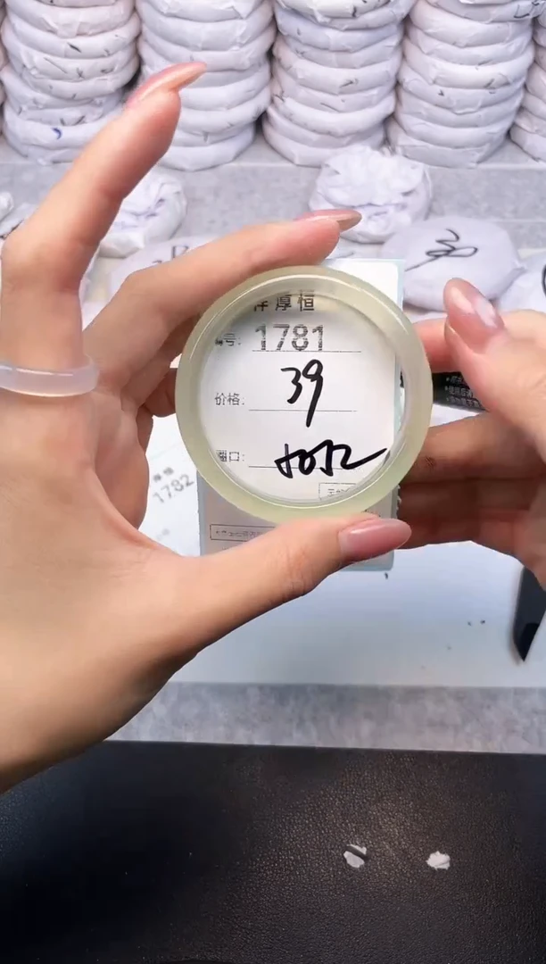 玛瑙/玉髓手镯未镶嵌1781