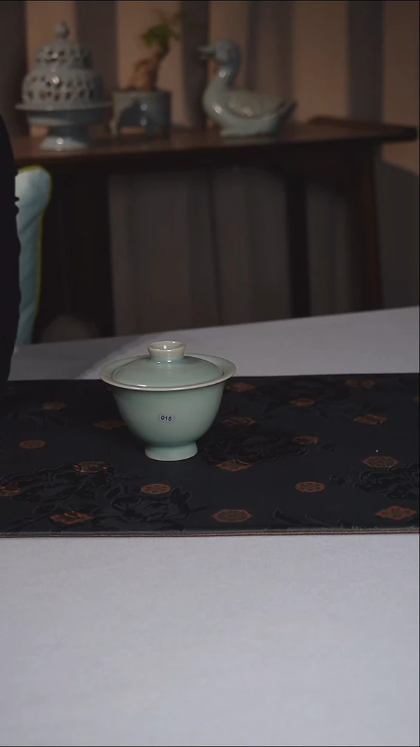 汝瓷015号微瑕高元宝两才