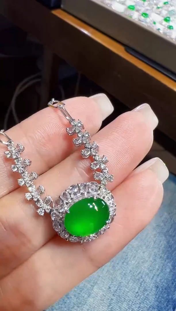 套链18K金镶嵌翡翠蛋面