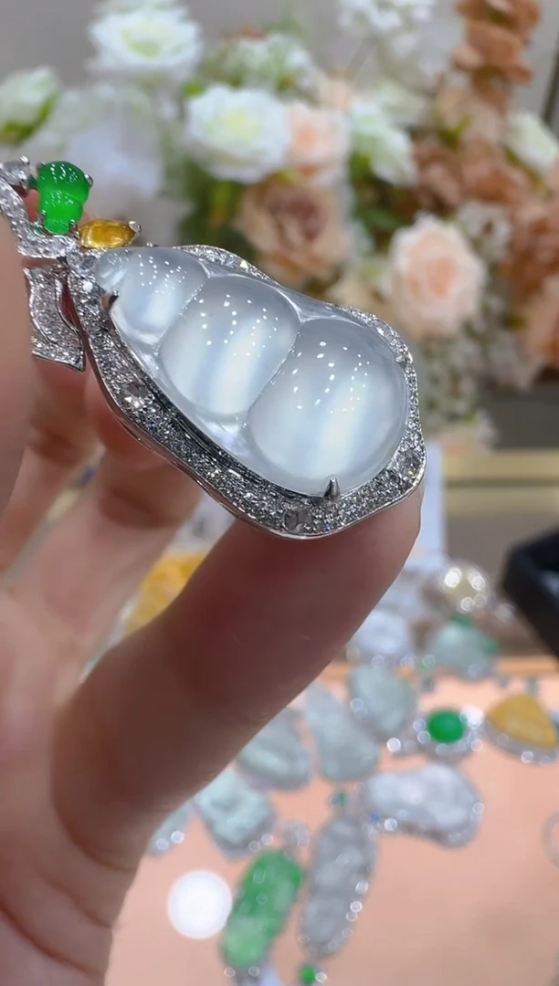 吊坠(不含链)18K金镶嵌翡翠多样性团购发一件