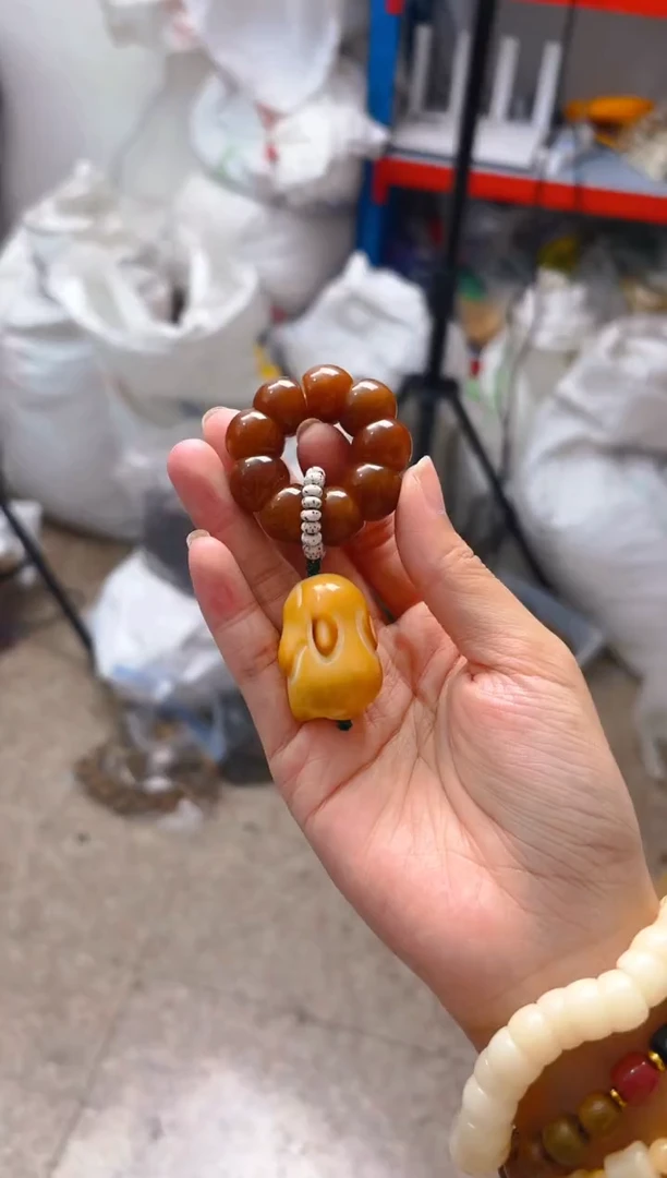 吊坠菩提根/象牙果栗子手捻带黄色兔