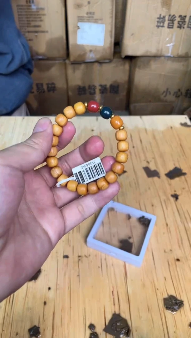 木质非金属捧月文创福利闪购商品无礼盒