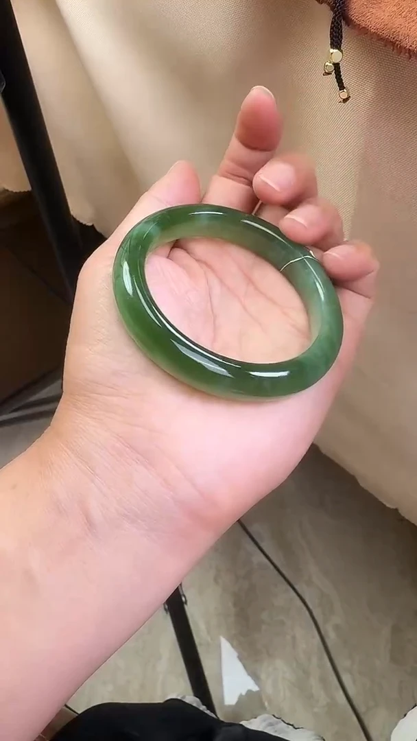 未镶嵌手镯和田玉手镯