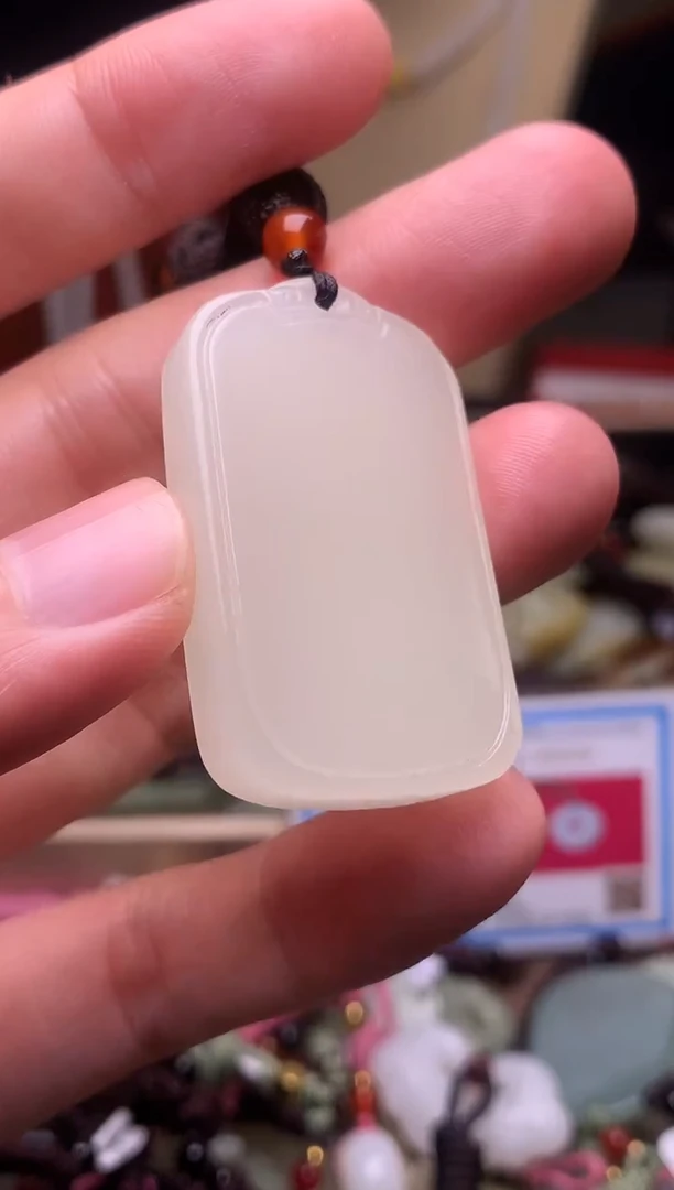 玉新疆料青海料清水吊坠