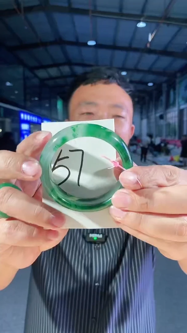 石英质玉（非洲翠）手镯未镶嵌56+