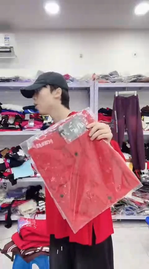 唐****队闪电购精品女装41S