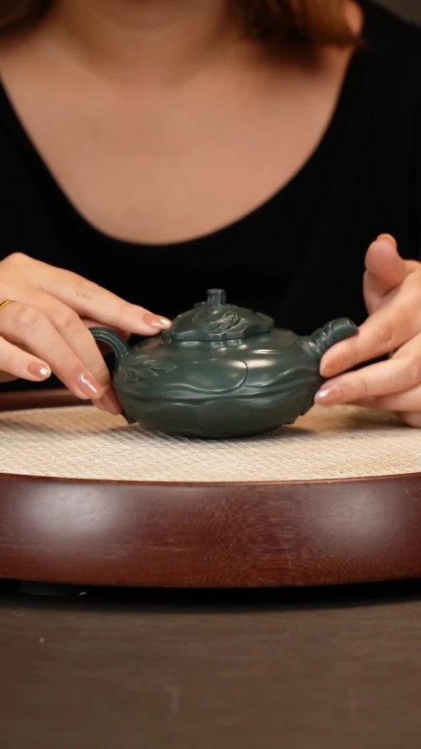 茶壶紫砂【鲍静贞】风卷葵祥陶老绿泥260cc