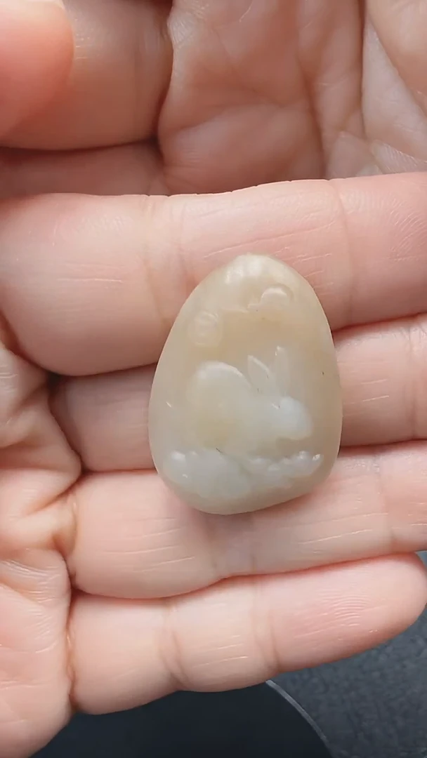 和田玉未镶嵌吊坠(不含链)226兔微瑕