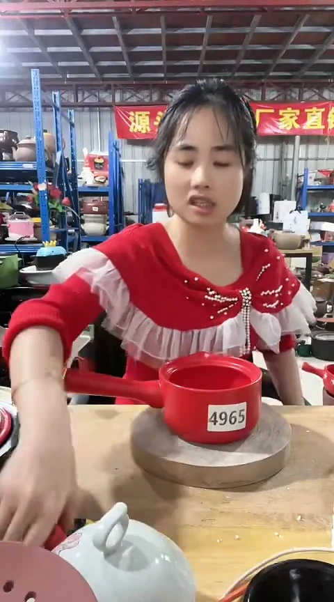 陶4965大瑕疵红色手把奶锅不带盖