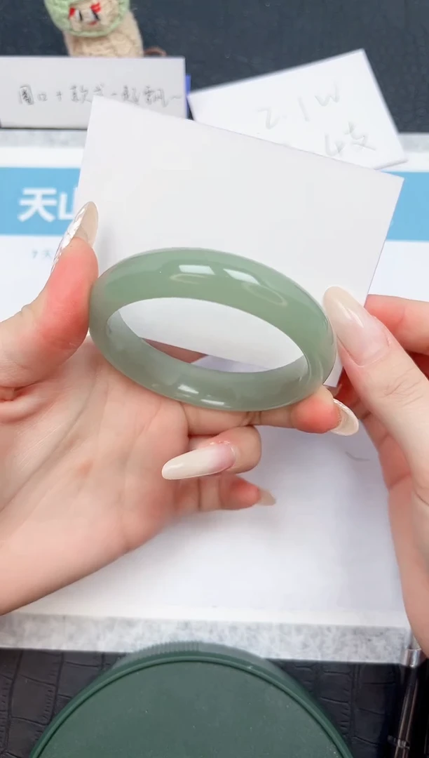 【闪购商品】石英质玉手镯未镶嵌180-55.5