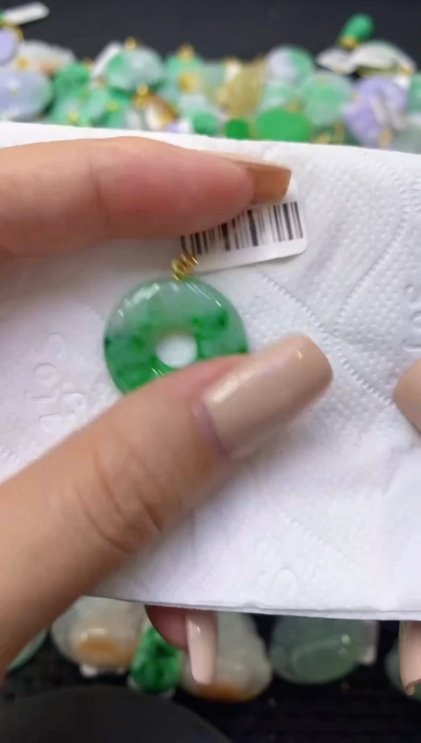 颈饰18K金镶嵌翡翠天然缅甸翡翠A货