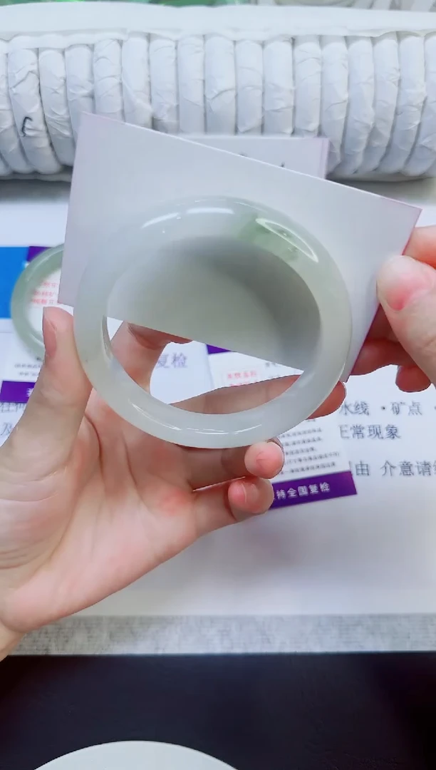 石英质玉手镯未镶嵌118/60.4