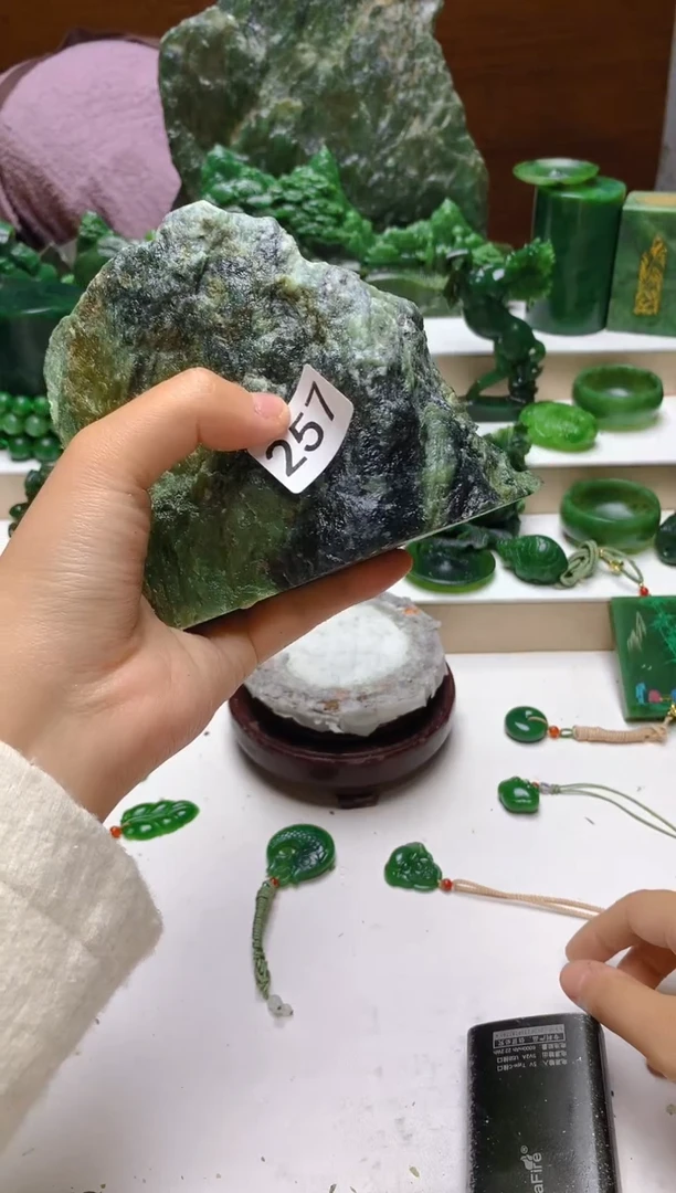 未镶嵌和田玉（碧玉）珠宝半成品1