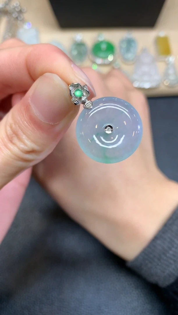 【闪购商品】翡翠颈饰18K金镶嵌平安扣【无服务费】