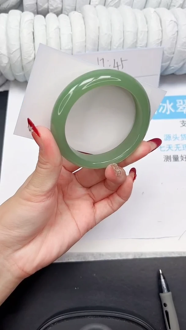 未镶嵌手镯石英质玉172-57.3BQ